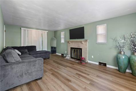 9242 Valley Street Penn Hills PA 15235