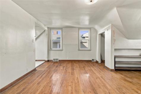 119 E 1st Avenue Tarentum PA 15084
