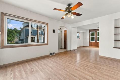 119 E 1st Avenue Tarentum PA 15084