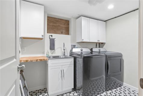 1011 Marcia Irwin PA 15642