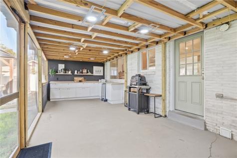 1011 Marcia Irwin PA 15642