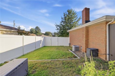 1011 Marcia Irwin PA 15642