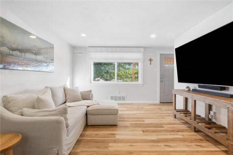 1011 Marcia Irwin PA 15642