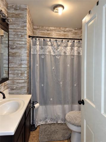 46 Chapel Hill Road Claysville PA 15323