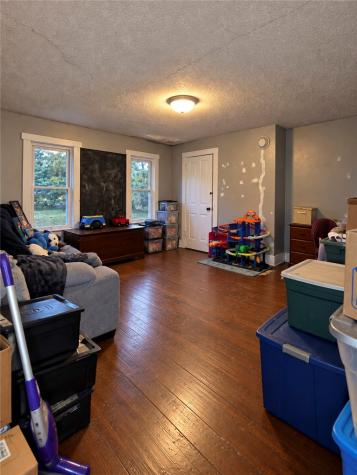46 Chapel Hill Road Claysville PA 15323