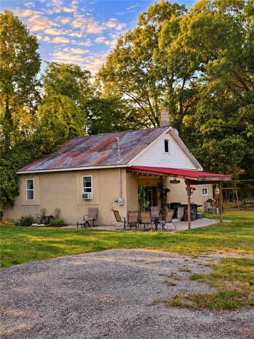 46 Chapel Hill Road Claysville PA 15323