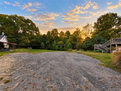 46 Chapel Hill Road Claysville PA 15323