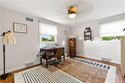 736 Pinetree Road Mt Lebanon PA 15243