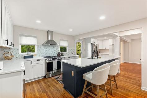736 Pinetree Road Mt Lebanon PA 15243