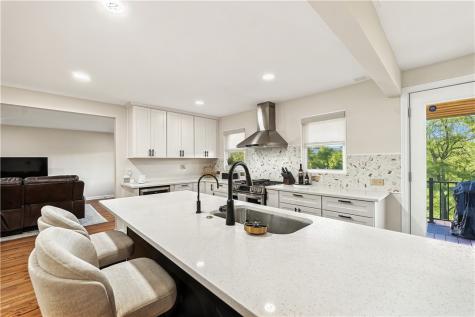 736 Pinetree Road Mt Lebanon PA 15243
