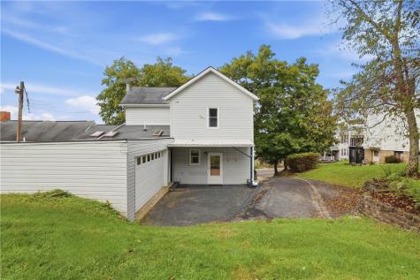 692 Amity Ridge Road Amwell PA 15311