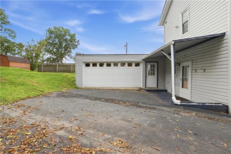 692 Amity Ridge Road Amwell PA 15311