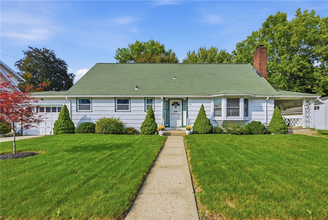221 E Edgewood Avenue New Castle PA 16105