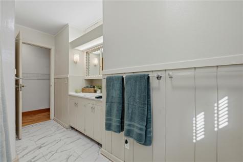 221 E Edgewood Avenue New Castle PA 16105