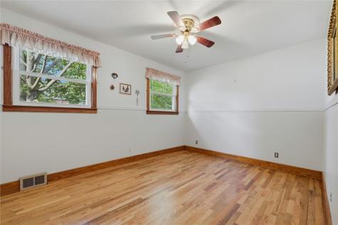 221 E Edgewood Avenue New Castle PA 16105