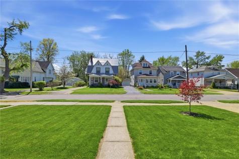 221 E Edgewood Avenue New Castle PA 16105