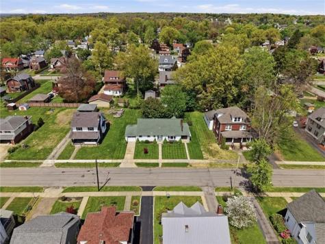221 E Edgewood Avenue New Castle PA 16105