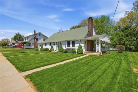221 E Edgewood Avenue New Castle PA 16105
