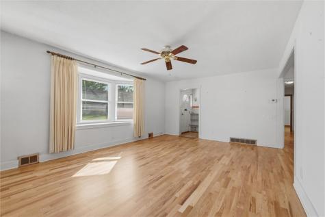 221 E Edgewood Avenue New Castle PA 16105