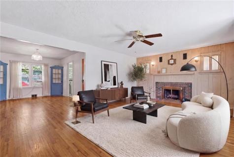 221 E Edgewood Avenue New Castle PA 16105