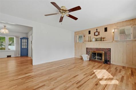 221 E Edgewood Avenue New Castle PA 16105
