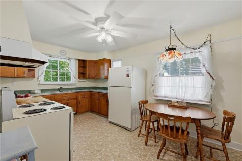 221 E Edgewood Avenue New Castle PA 16105