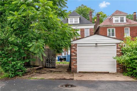 212 Elm Street Edgewood PA 15218