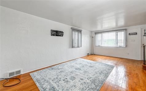 5150 Lougean Avenue Lincoln Place PA 15207