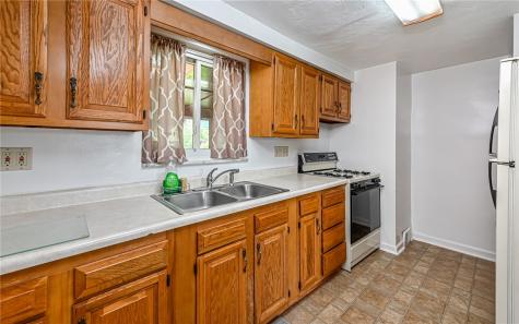 5150 Lougean Avenue Lincoln Place PA 15207