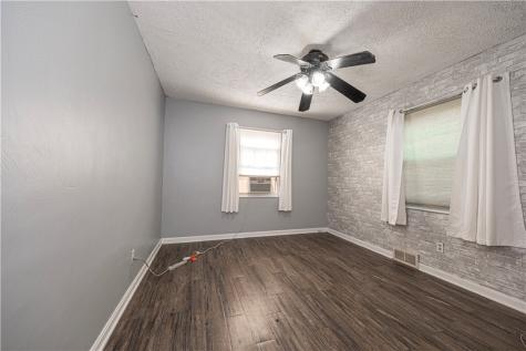 1004 Sunset Boulevard Ellwood City PA 16117
