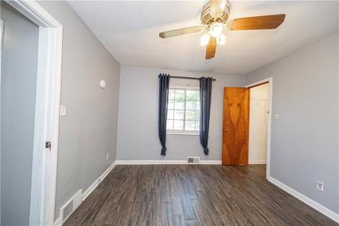 1004 Sunset Boulevard Ellwood City PA 16117