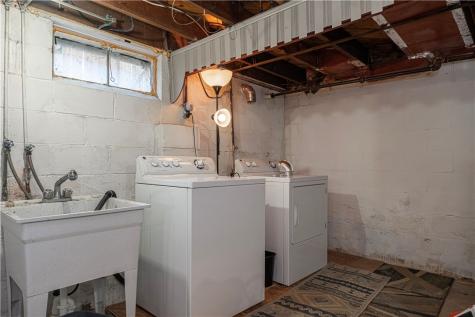 1004 Sunset Boulevard Ellwood City PA 16117