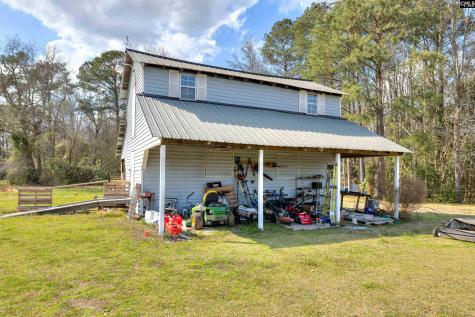 1404 Dog Island Road Bishopville SC 29010