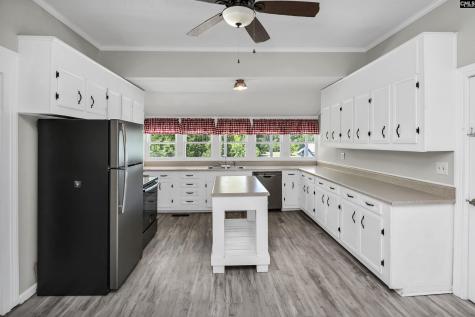 529 N Lee Street Leesville SC 29070