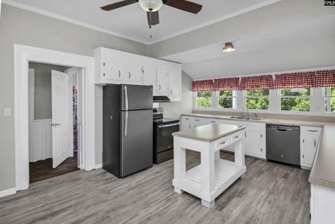 529 N Lee Street Leesville SC 29070
