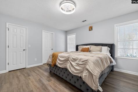140 Twin Oaks Lane Columbia SC 29209-4241