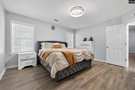 140 Twin Oaks Lane Columbia SC 29209-4241