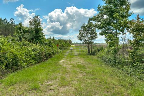 5120 N Brewington Road Manning SC 29102