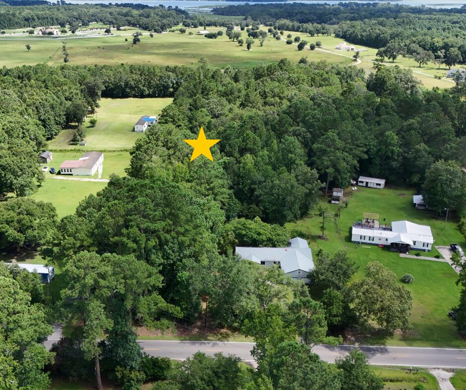 5077 Comments Road Hollywood SC 29449