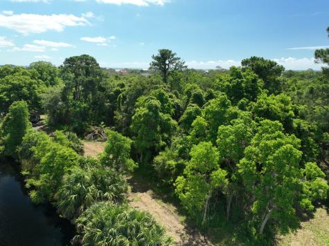 697 Jan Savage Way Edisto Island SC 29438