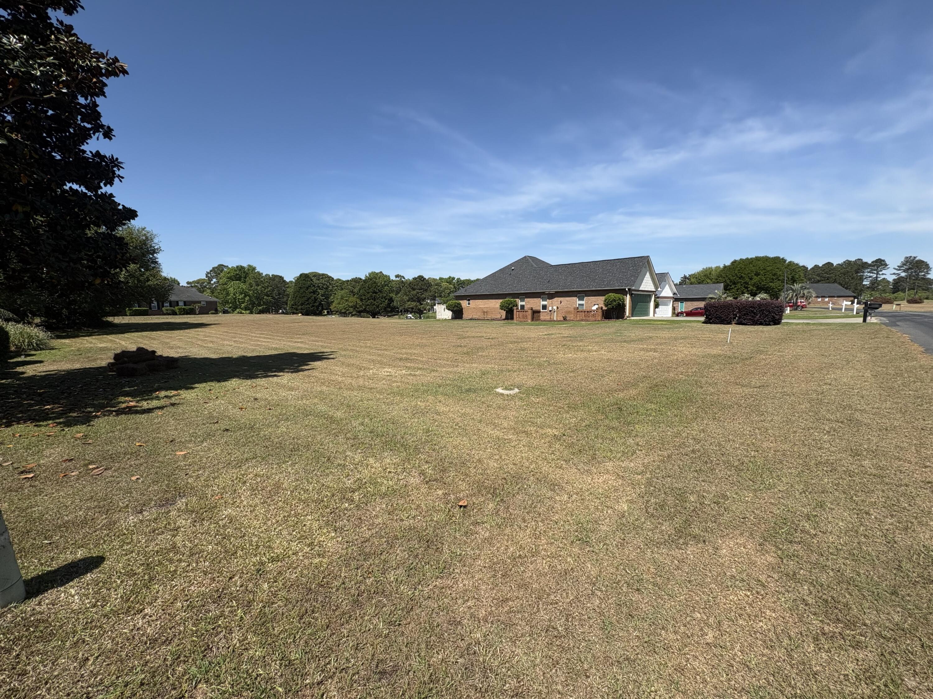 13 N Lake Circle Manning SC 29102