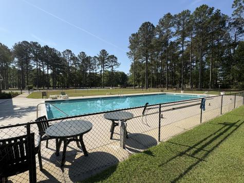 13 N Lake Circle Manning SC 29102