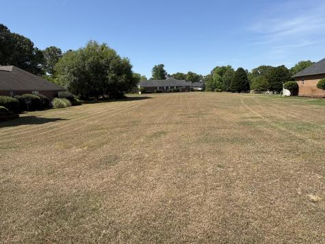 13 N Lake Circle Manning SC 29102