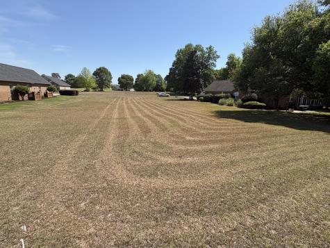 13 N Lake Circle Manning SC 29102