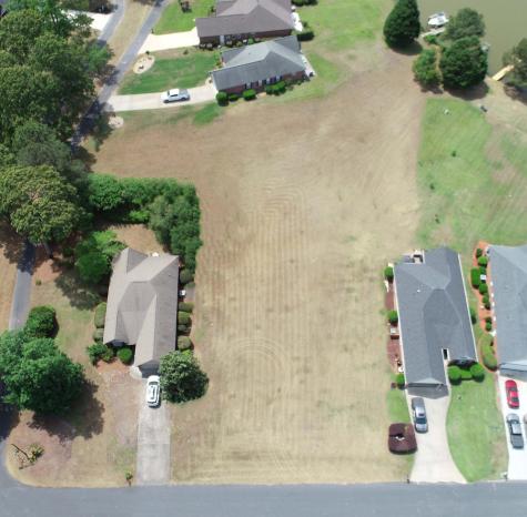 13 N Lake Circle Manning SC 29102