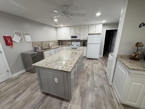 13 N Lake Circle Manning SC 29102
