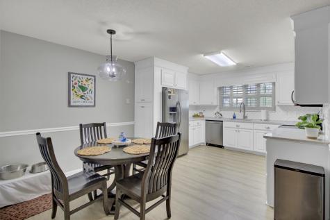 212 Thames Avenue Summerville SC 29485
