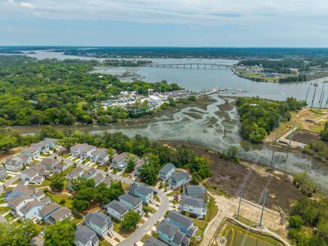 1135 Oak Bluff Avenue Charleston SC 29492