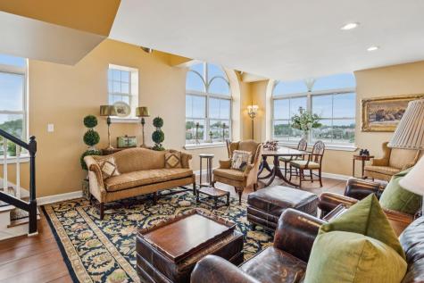55 Ashley Avenue Charleston SC 29401