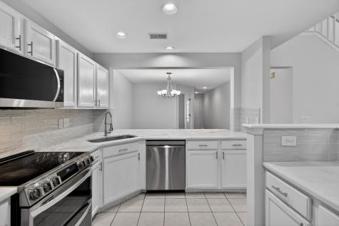 1004 Yellow Hawthorn Summerville SC 29483